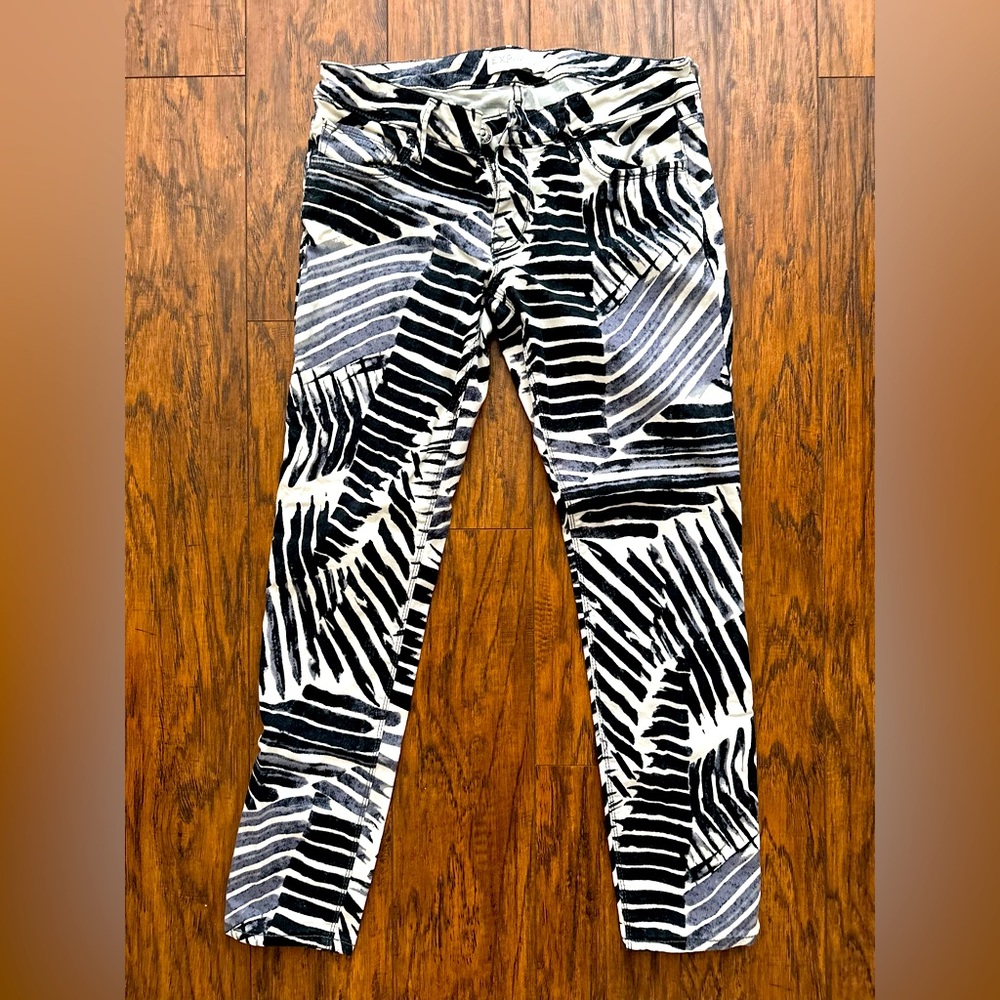 Express Zebra print “Stella” skinny cropped ankle jeans, Sz: 6